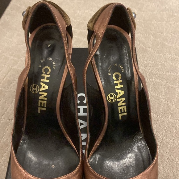 Chanel pumps with suede tip - Picture 3 of 15